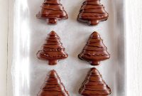 Chocolate-Covered Peanut Butter Christmas Tree Treats