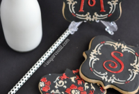 Personalized Chalkboard Cookies for Mother’s Day Gifts
