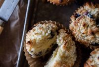 Blueberry Muffins with Crunchy Crumb Topping
