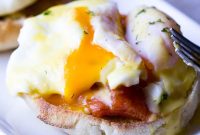 Smoked Salmon Eggs Benedict Recipe: Classic Brunch with Hollandaise