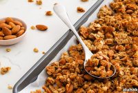 Crunchy Vanilla Almond Granola Recipe for Morning Energy