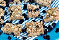 Chewy Baked Blueberry Oatmeal Bars with Honey and Cinnamon