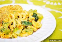 Creamy Broccoli Macaroni and Cheese with Crispy Topping