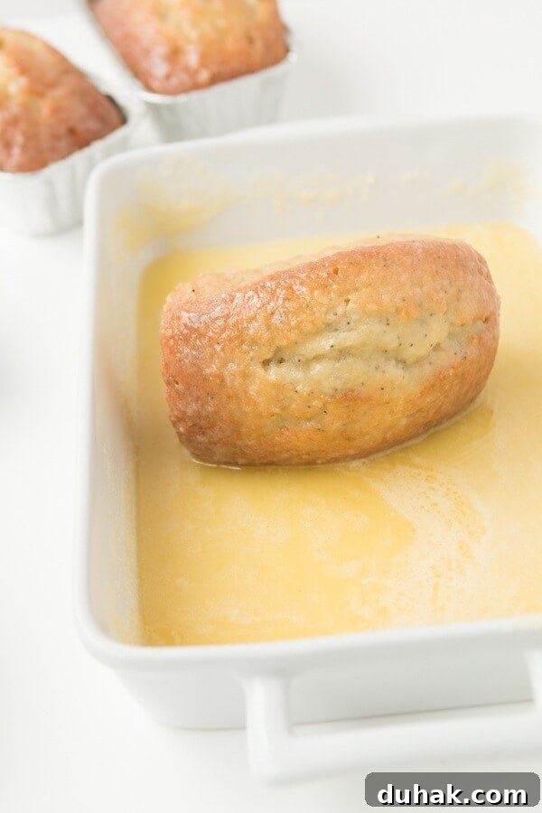Perfectly delicious glazed poppy seed bread Roll your poppy seed bread in a light orange/almond glaze. Perfectly delicious glazed poppy seed bread.