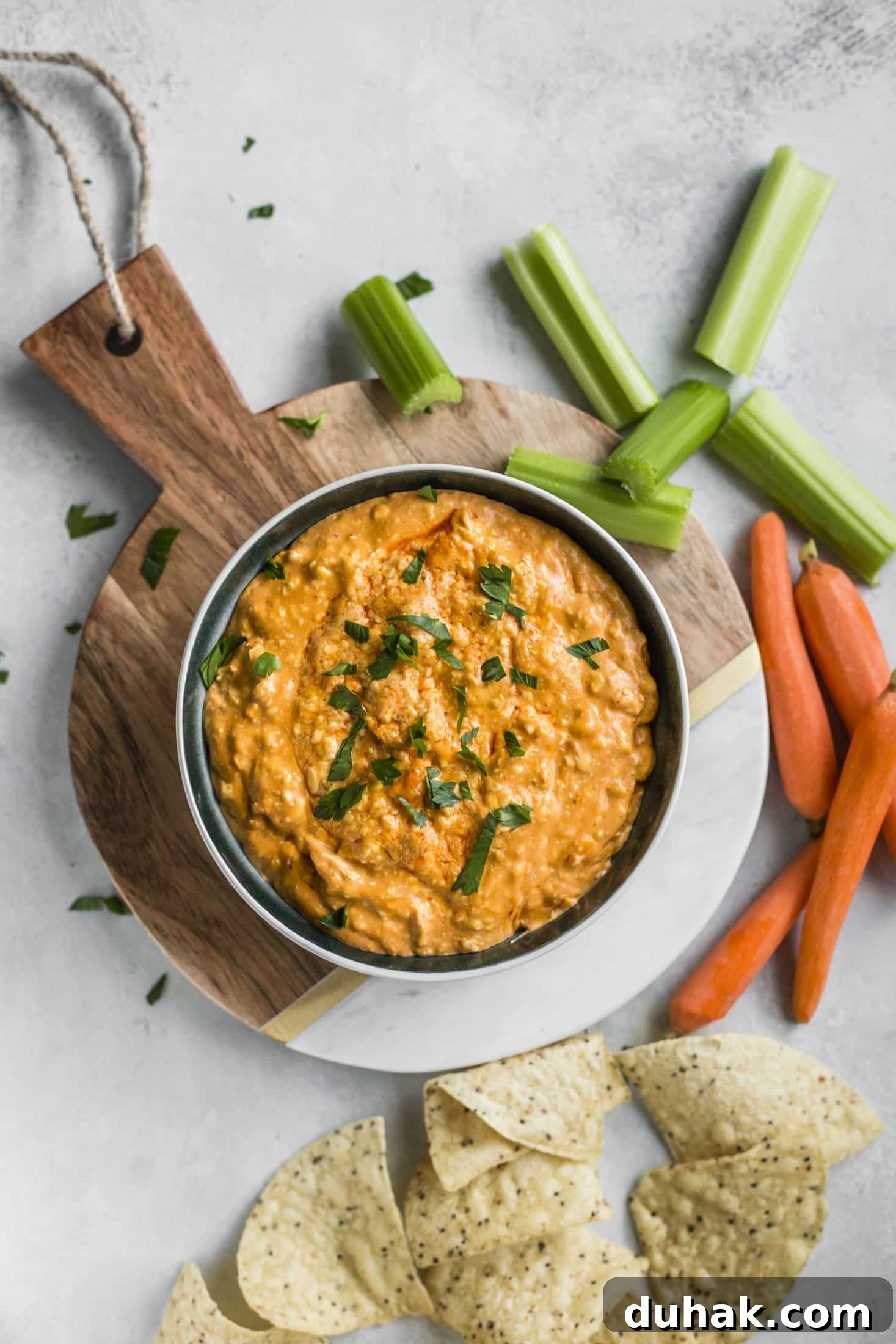 This is the best buffalo chicken dip recipe! Creamy, cheesy, slightly spicy and full of delicious chicken and flavors. Perfect for tailgating, football games, parties and weekends. This recipe is classic and super easy to make. I howsweeteats.com #buffalo #chicken #dip #recipe