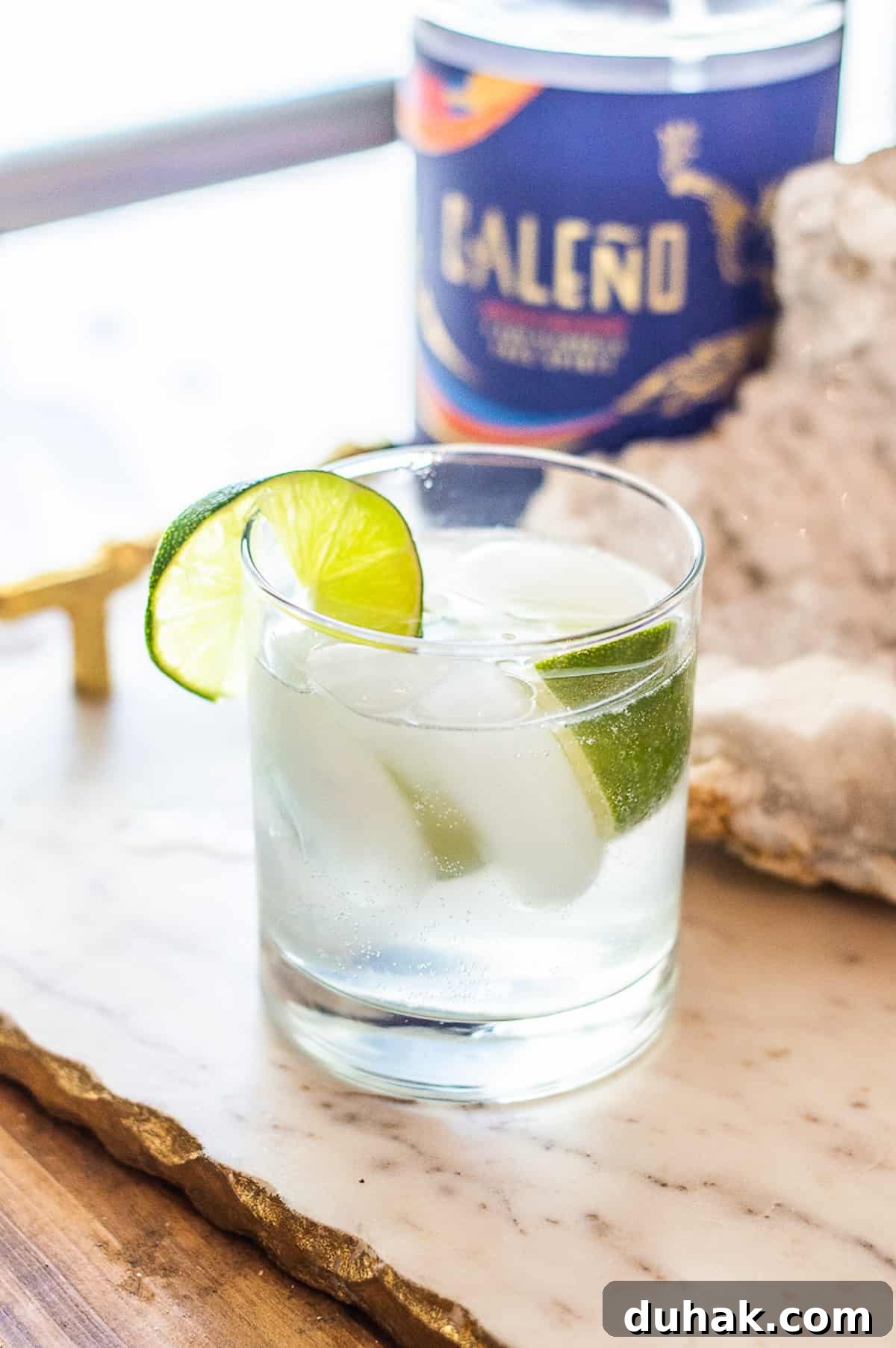 Lime garnished non-alcoholic gin and tonic with ice